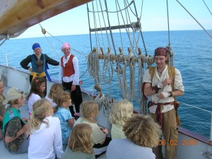 Pirates and kids - web