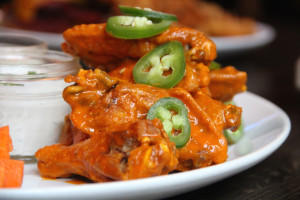 Bull & Bear - Hot Wings2_(web)