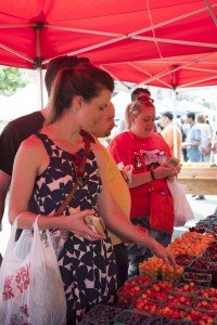 Farmers Market girl - credit City of Chicago (web)